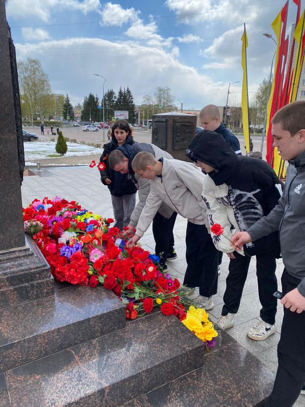 Торжественное возложение цветов