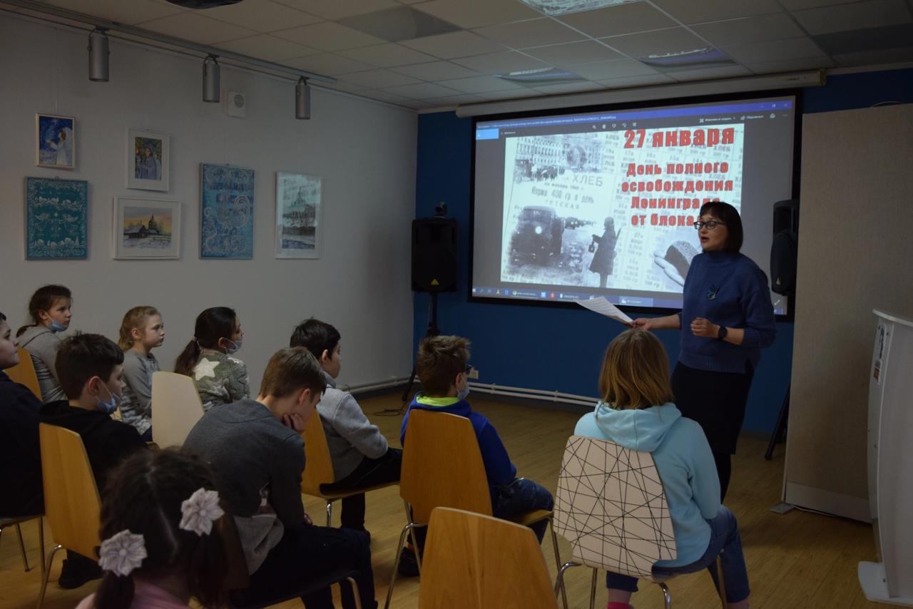 Урок мужества "Запомни, этот город-Ленинград! Запомни, эти люди-Ленинградцы!"