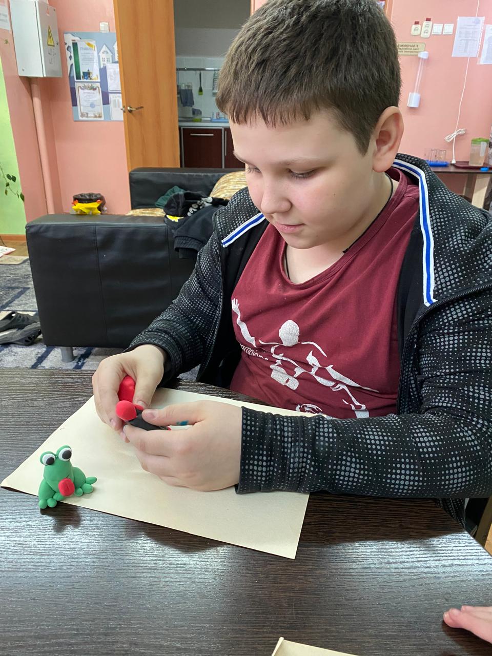Занятие по лепке из пластилина