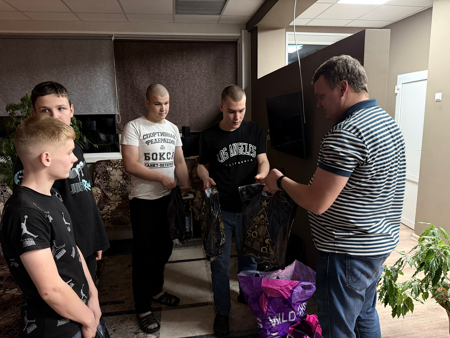 Новогоднее настроение привезли друзья из Санкт-Петербурга