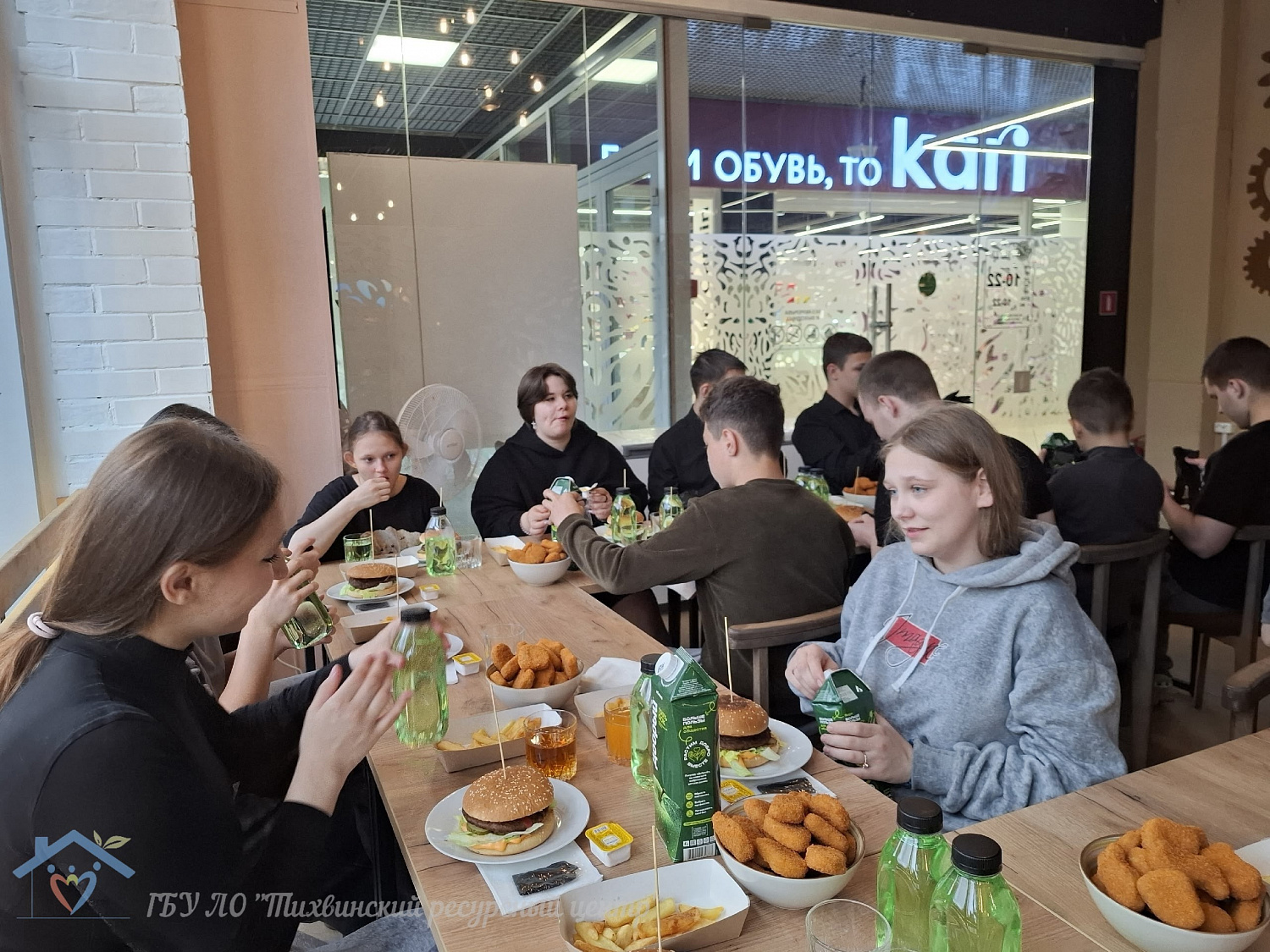 Уют и вкусная еда: как ребята отметили начало летних каникул.