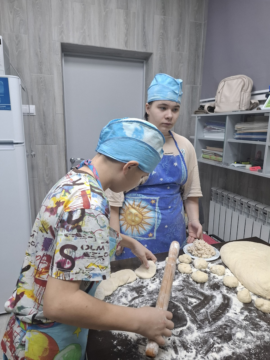 Домашнее гостеприимство: наши ребята испекли пироги для друзей