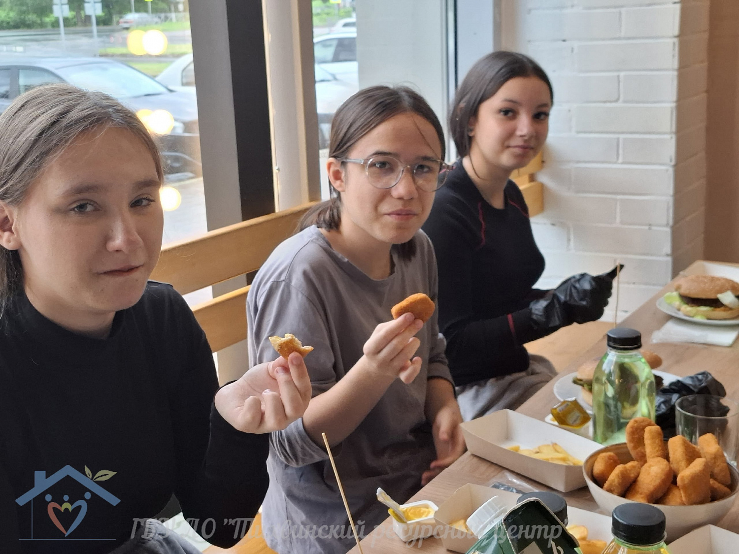 Уют и вкусная еда: как ребята отметили начало летних каникул.