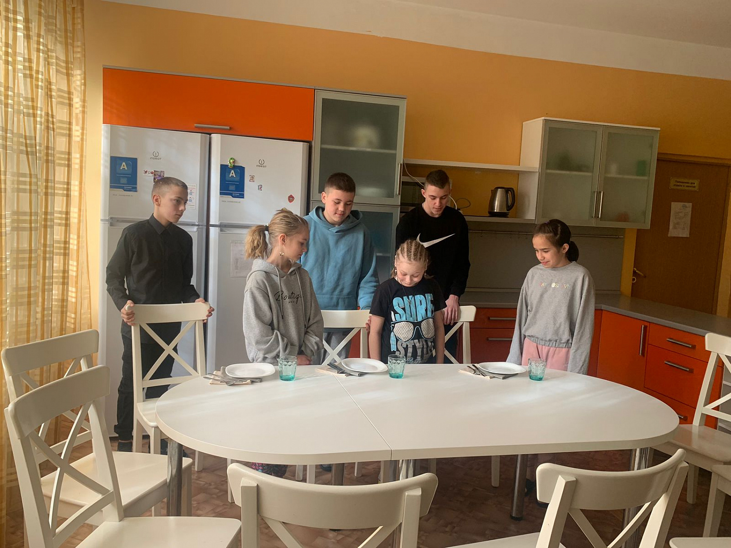 Обучение детей сервировке стола.
