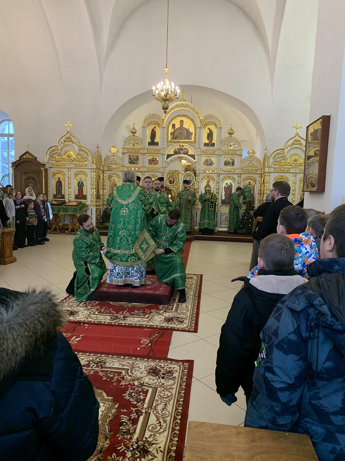 Традиционная Рождественская елка в Тихвинском Богородичном Успенском мужском монастыре