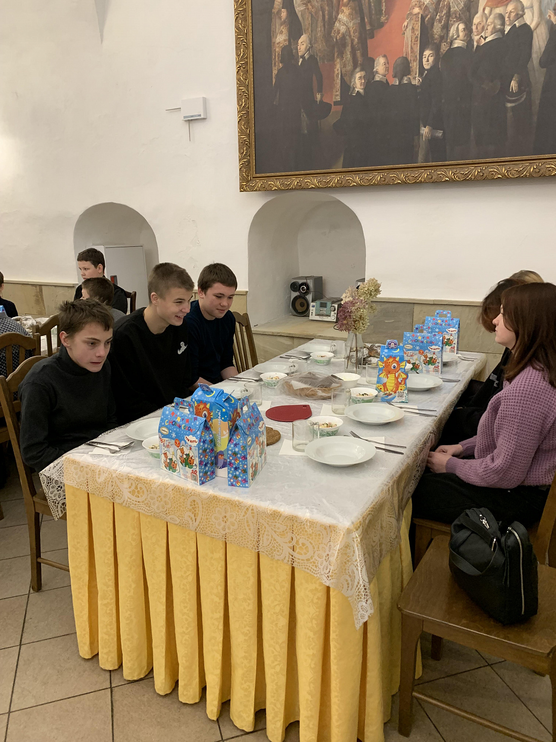 Традиционная Рождественская елка в Тихвинском Богородичном Успенском мужском монастыре
