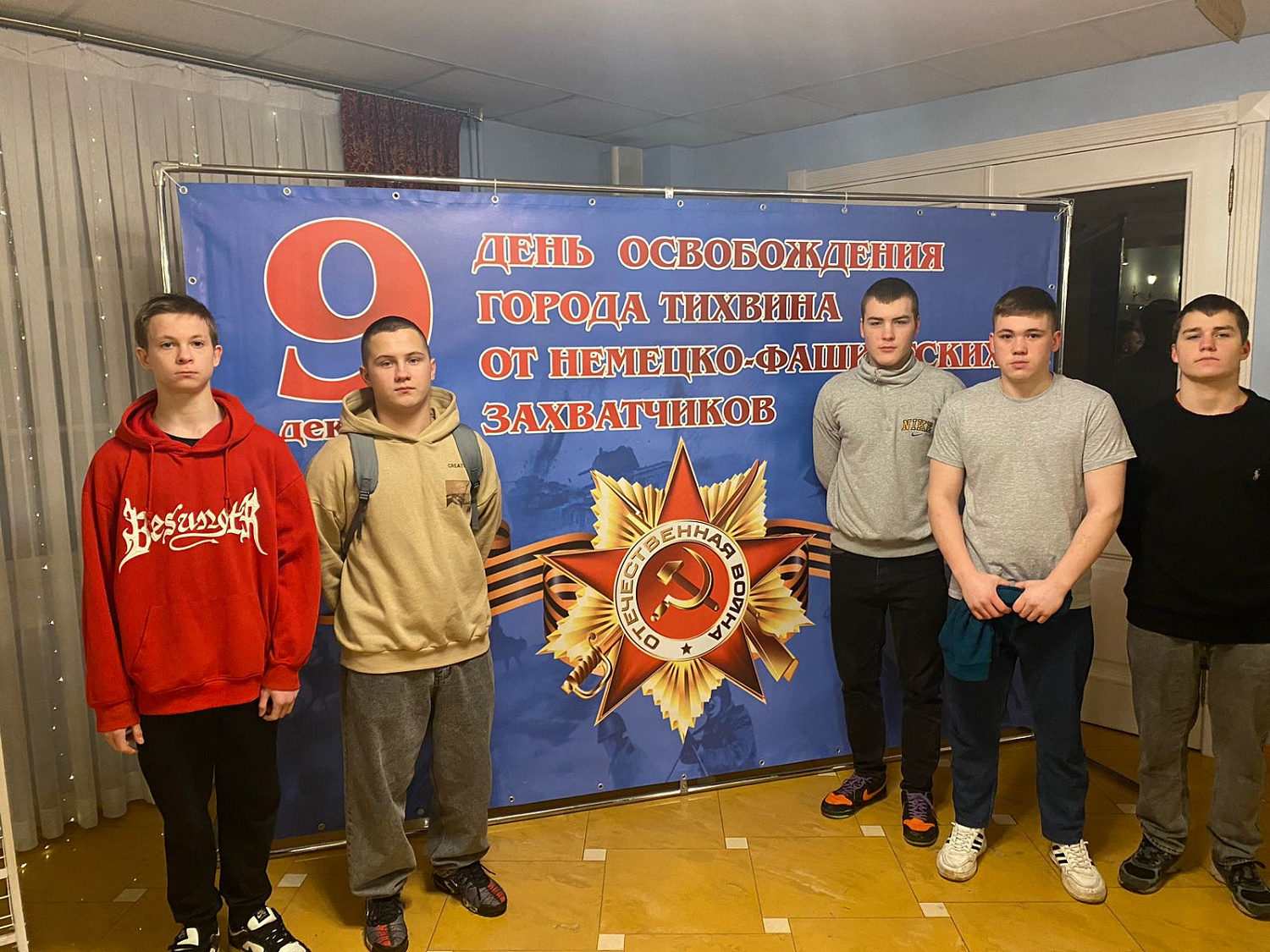 9 декабря в рамках празднования Дня освобождения Тихвина от немецко-фашистских захватчиков, дети Тихвинского ресурсного центра посетили торжественный концерт а после посмотрели великолепный спектакль «А зори здесь тихие»