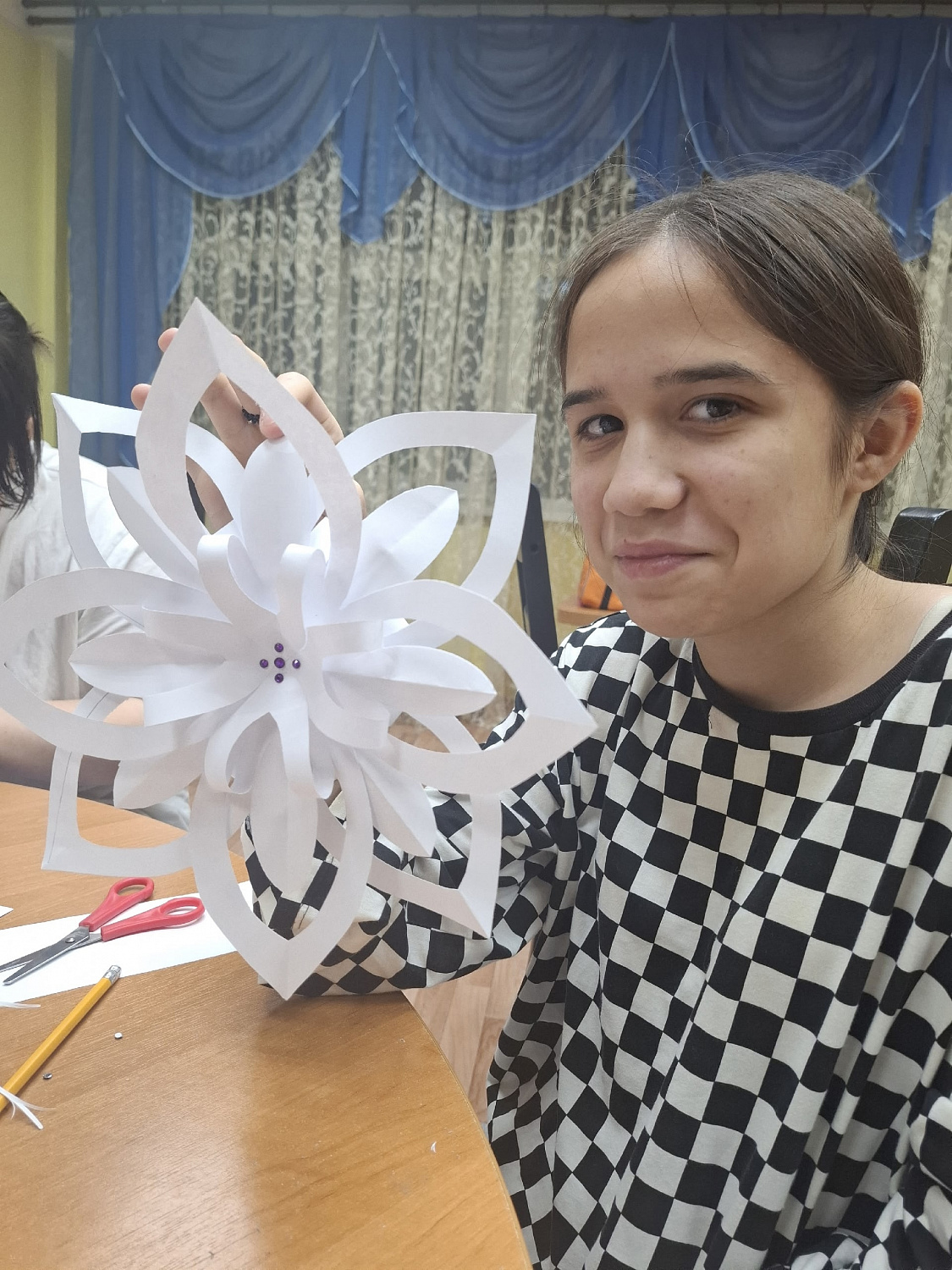 Первый снег и первые снежинки: в нашей мастерской кипит волшебная работа!