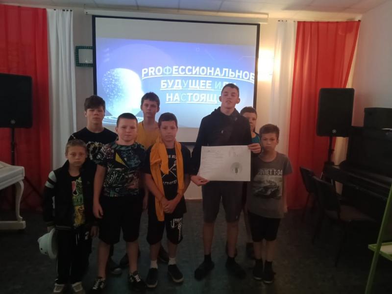 Воспитанники ГБУ ЛО «Тихвинский ресурсный центр» вновь посетили библиотеку на Комендантском проспекте в г.Пушкин