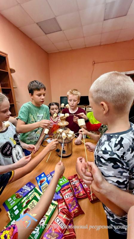 Сладкий сюрприз в ДТС «Пушкинский»: шоколадный фонтан к Международному дню шоколада.