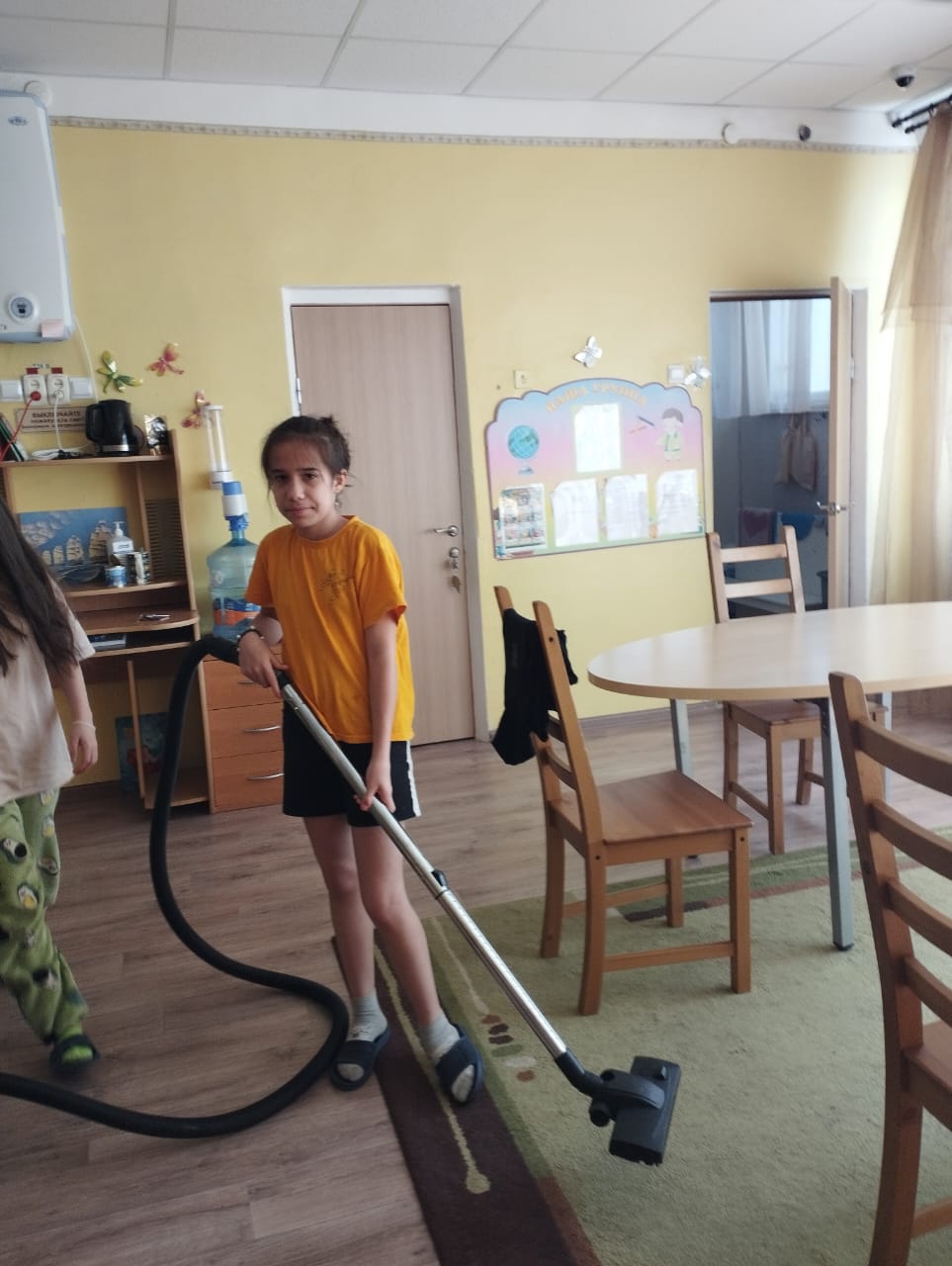 Помощницы