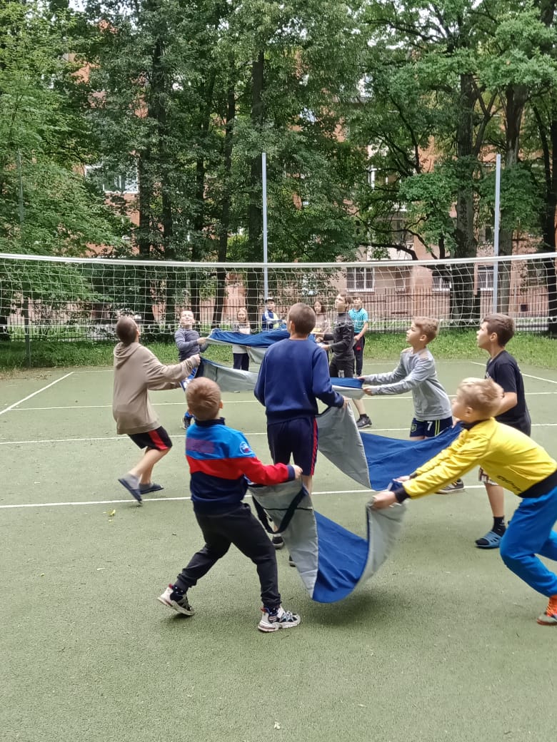 Пионербол пляжными пледами
