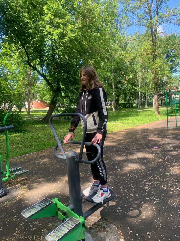 Занятия на уличных тренажёрах