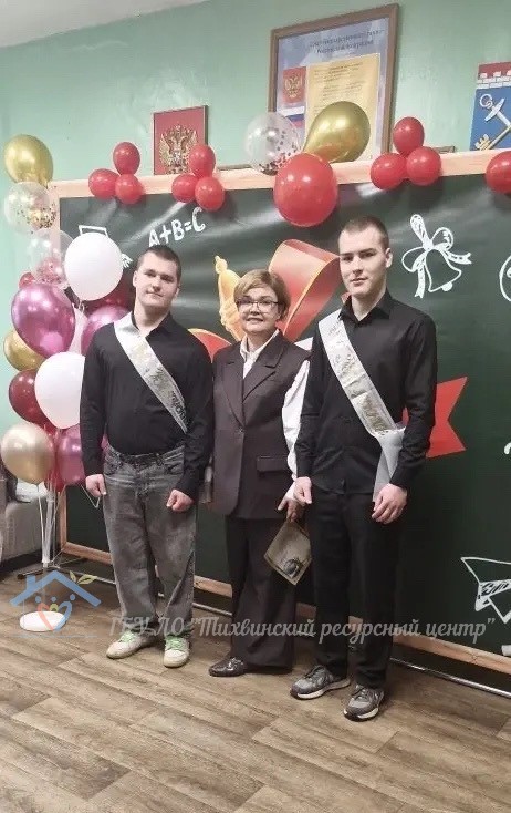 Выпускники прощаются со школой
