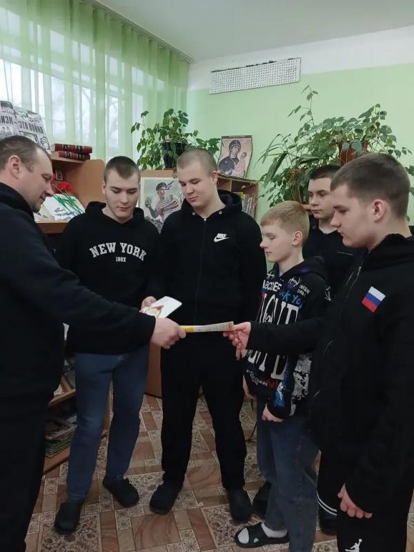 Защита подростков от мошенников: важная беседа в Тихвинском ресурсном центре