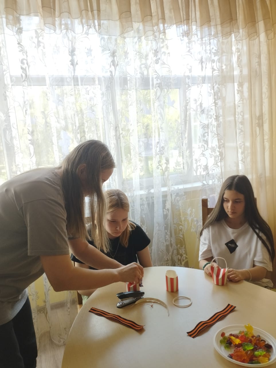Подготовка подарков к Дню Великой победы
