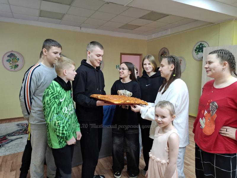 Как наши юноши поздравили девушек с 8 Марта