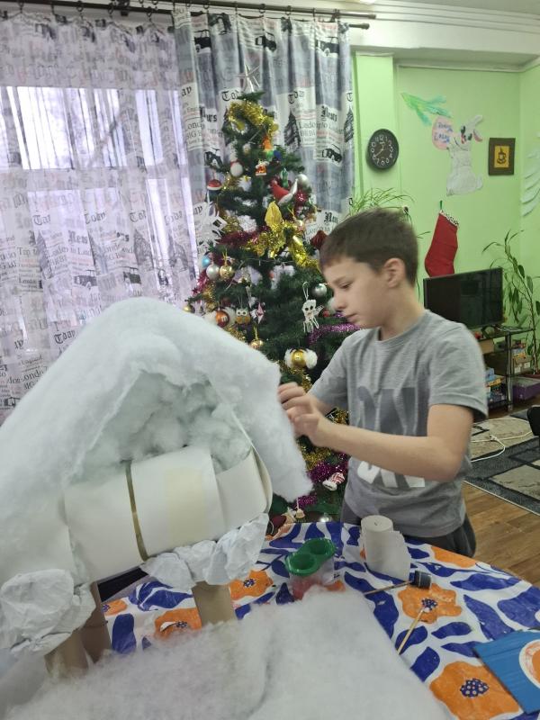 Наши мальчишки и их наставники творят сказку своими руками.