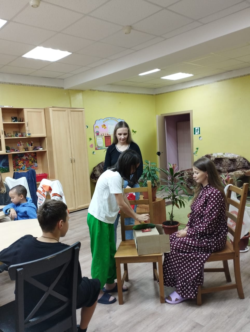 В рамках  волонтерской деятельности  к воспитанникам ГБУ ЛО "Тихвинский ресурсный центр" пришли гости из Воскресной школы