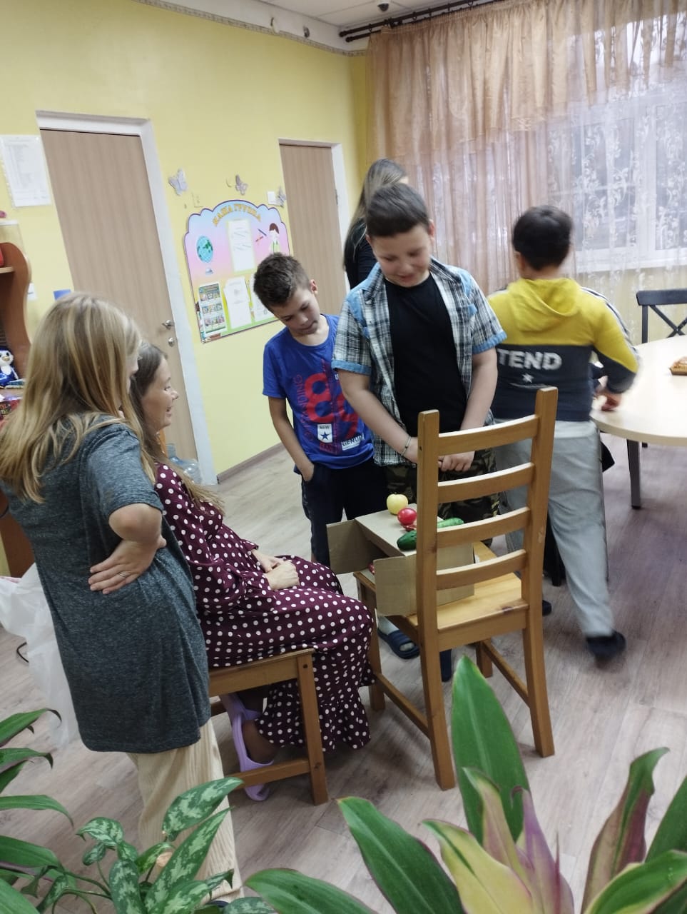 В рамках  волонтерской деятельности  к воспитанникам ГБУ ЛО "Тихвинский ресурсный центр" пришли гости из Воскресной школы
