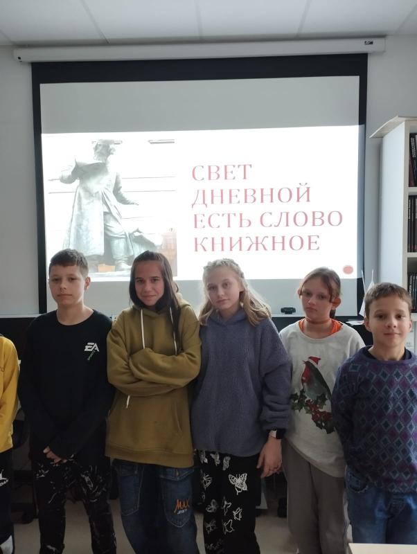 Свет дневной есть слово книжное