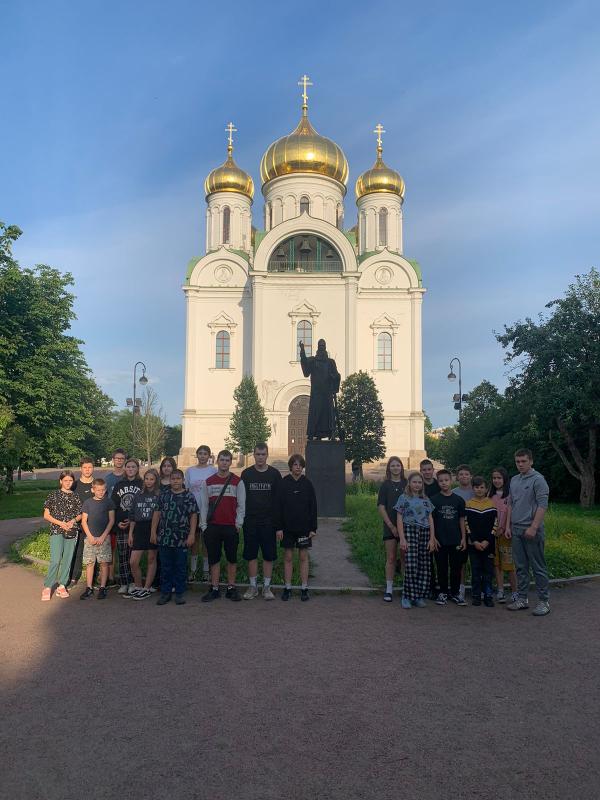 Воспитанники продолжают знакомство с памятниками города Пушкин