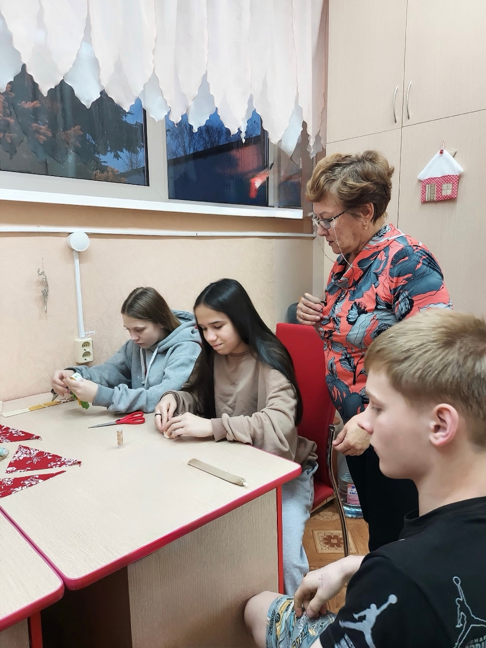 Изготовление традиционной обережной куклы «Северная Берегиня». 1 этап.