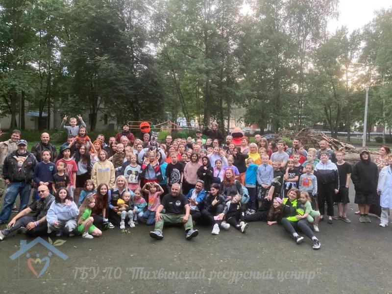Завершение сезона добрых дел: воспитанники Тихвинского ресурсного центра поблагодарили байкеров «Крылья Света»