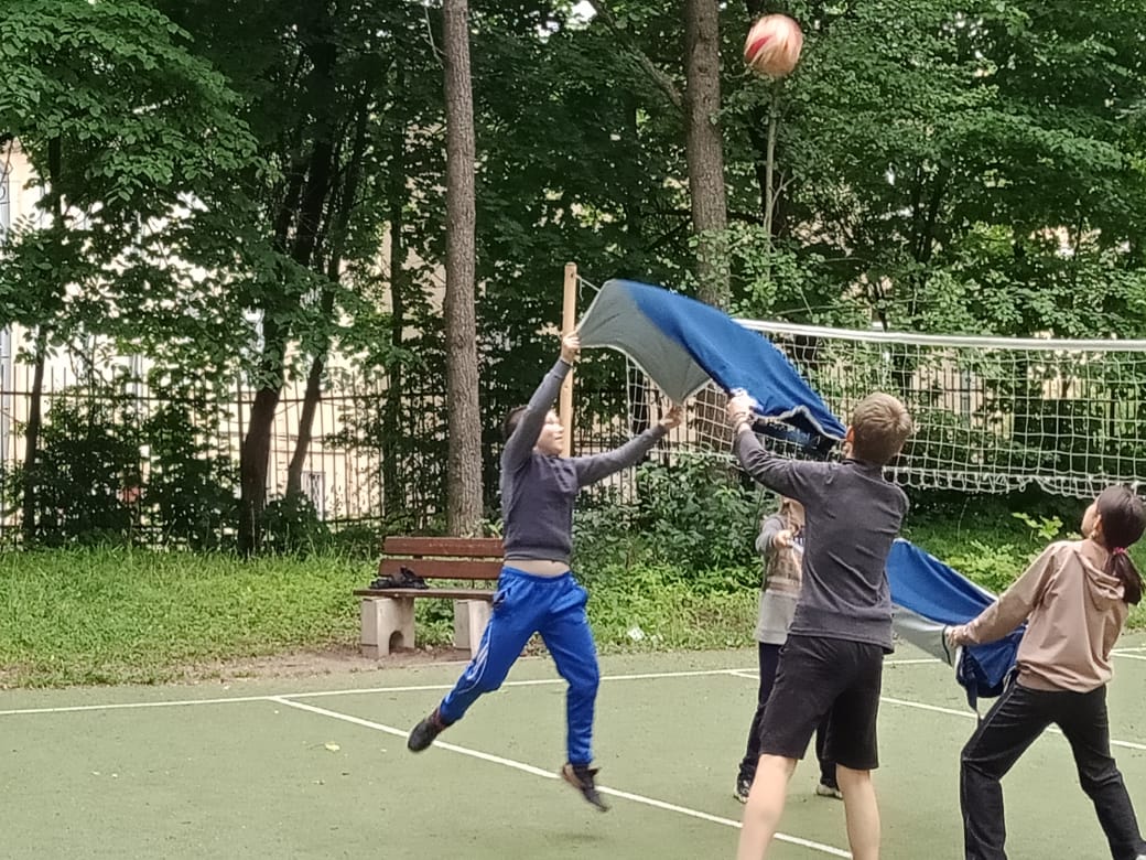 Пионербол пляжными пледами