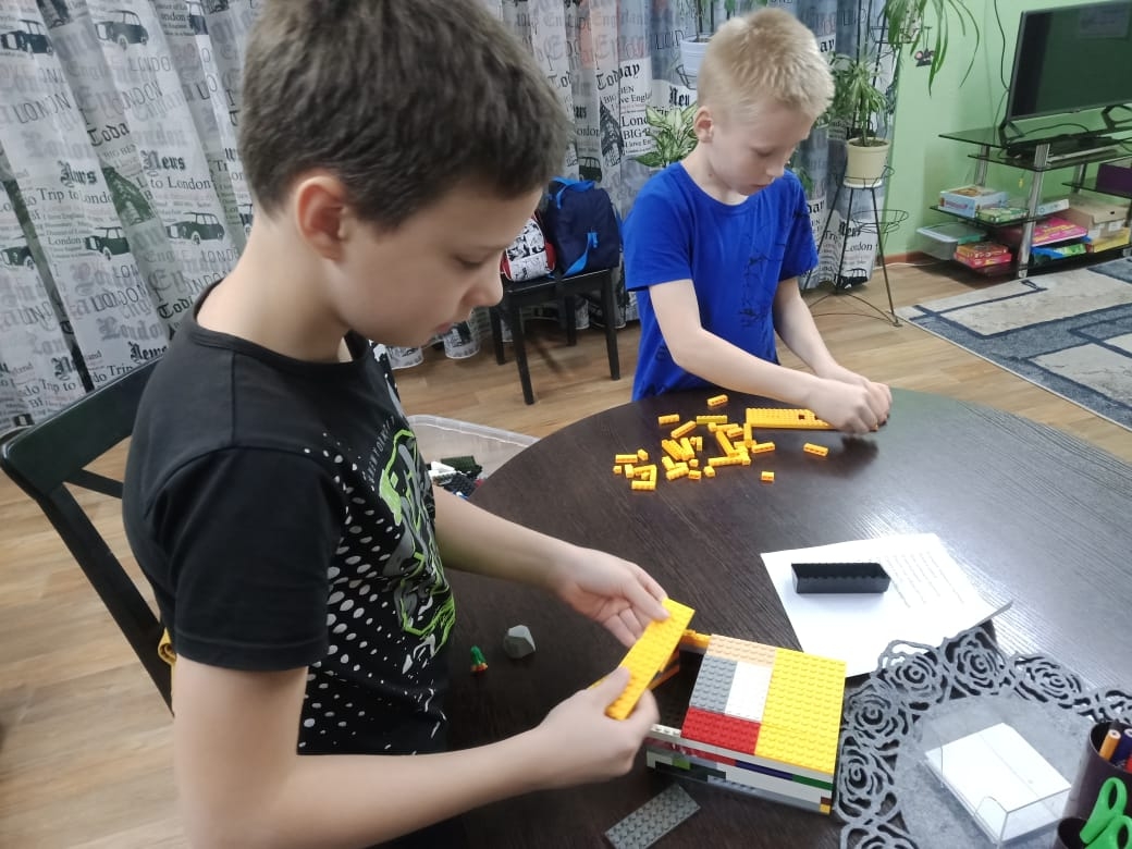 Конструкторское бюро выходного дня: наши воспитанники погрузились в мир LEGO
