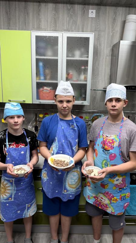 «Солдатская каша» на домашней кухне: воспитанники среднего звена освоили секреты гречневой каши