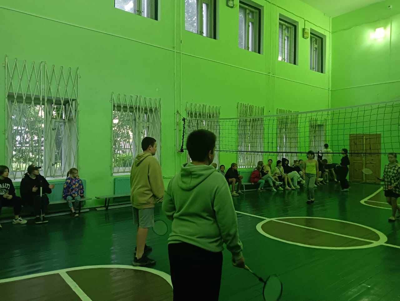 Соревнования по бадминтону