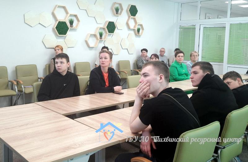 Воспитанники Тихвинского ресурсного центра приняли участие в круглом столе по вопросам алиментных обязательств.