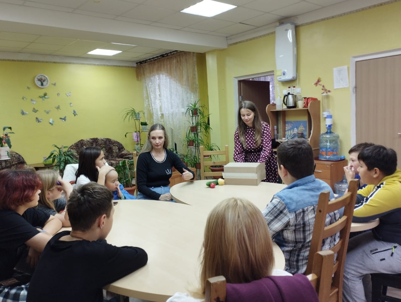 В рамках  волонтерской деятельности  к воспитанникам ГБУ ЛО "Тихвинский ресурсный центр" пришли гости из Воскресной школы