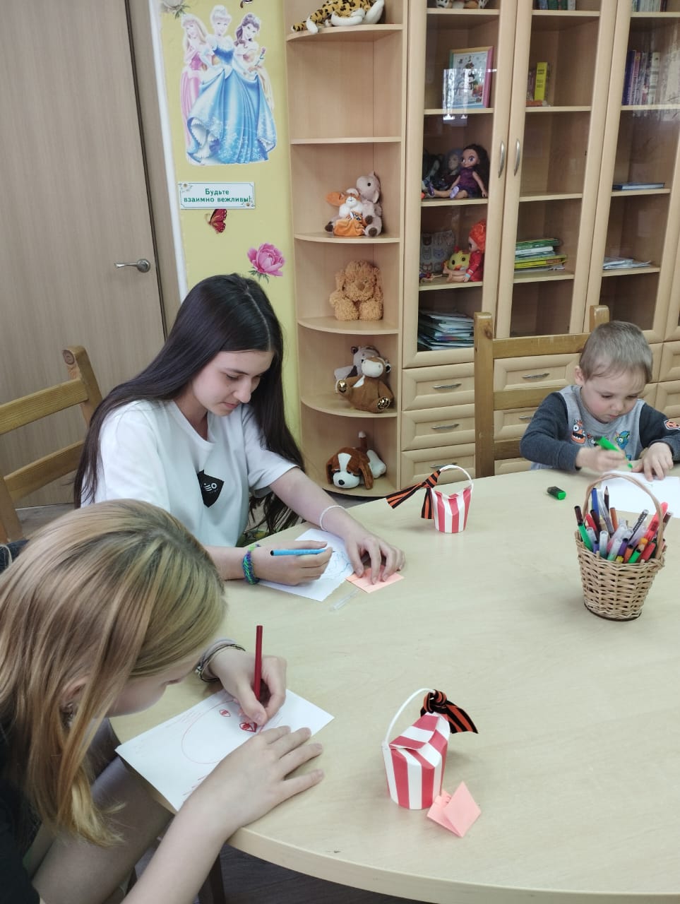 Подготовка подарков к Дню Великой победы