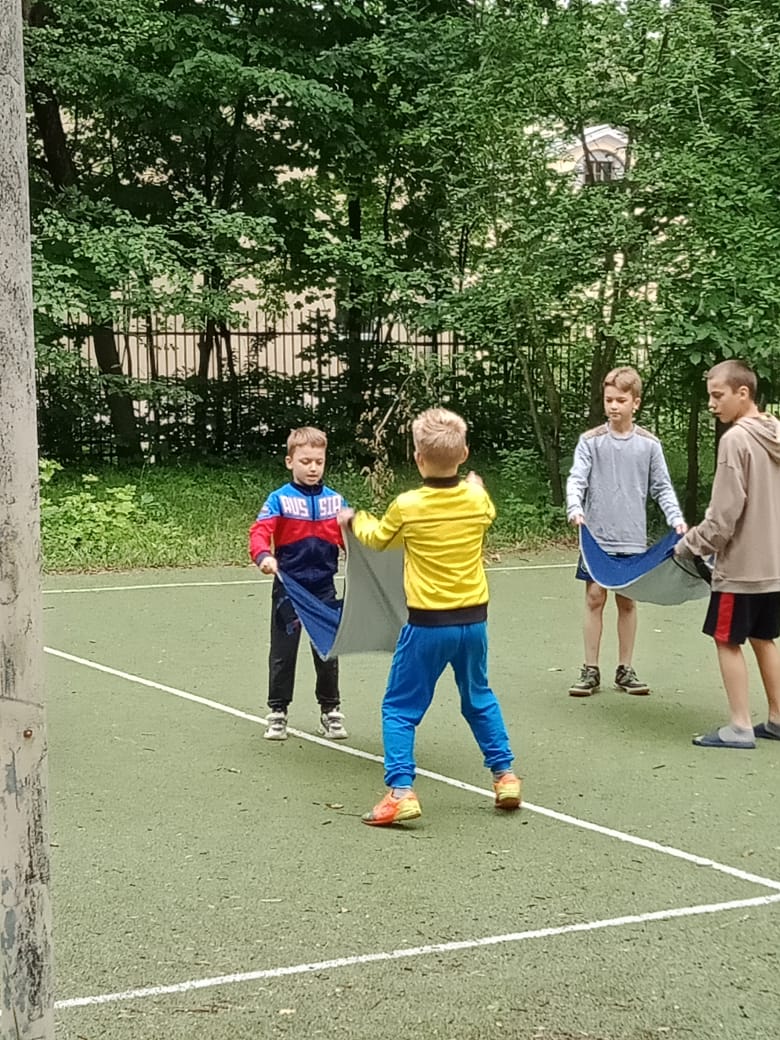 Пионербол пляжными пледами