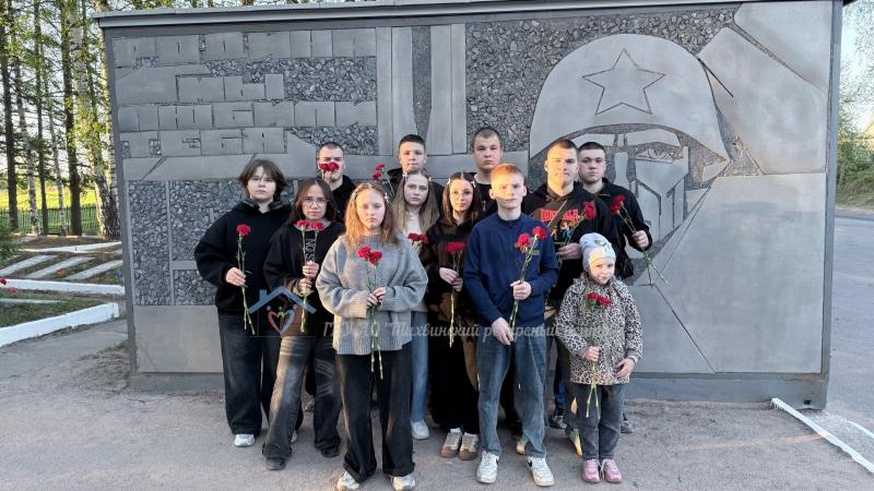 Воспитанники Тихвинского ресурсного центра почтили память героев в День Победы