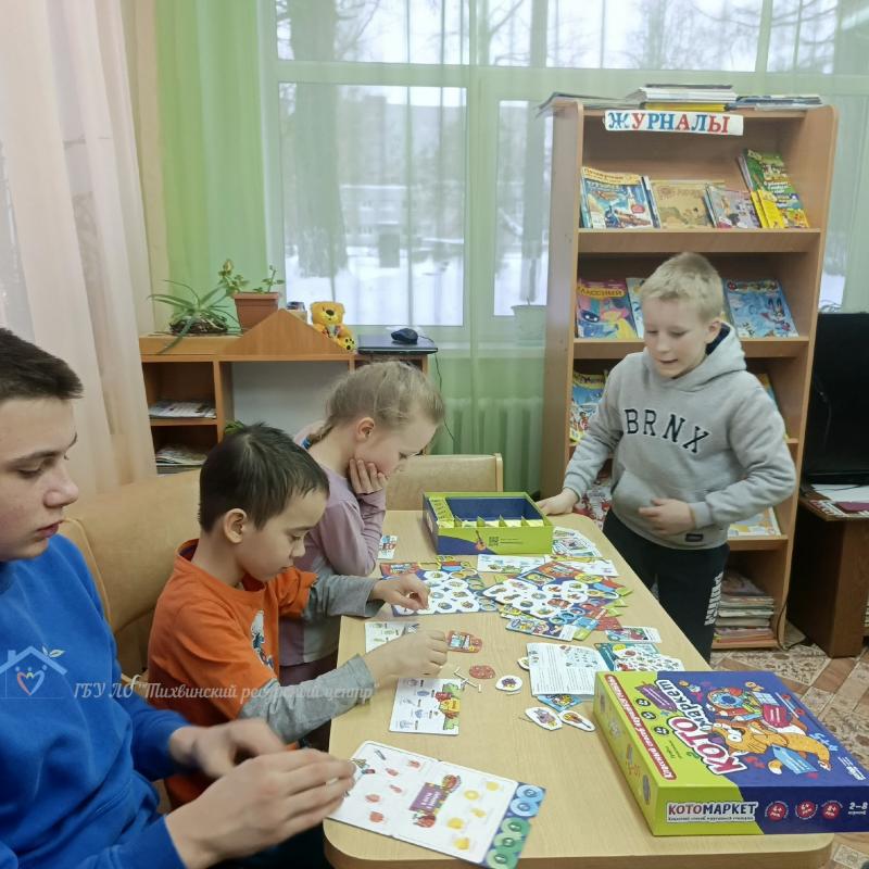 Финансовая грамотность в игре: воспитанники Тихвинского ресурсного центра присоединились к эстафете «Мои финансы»