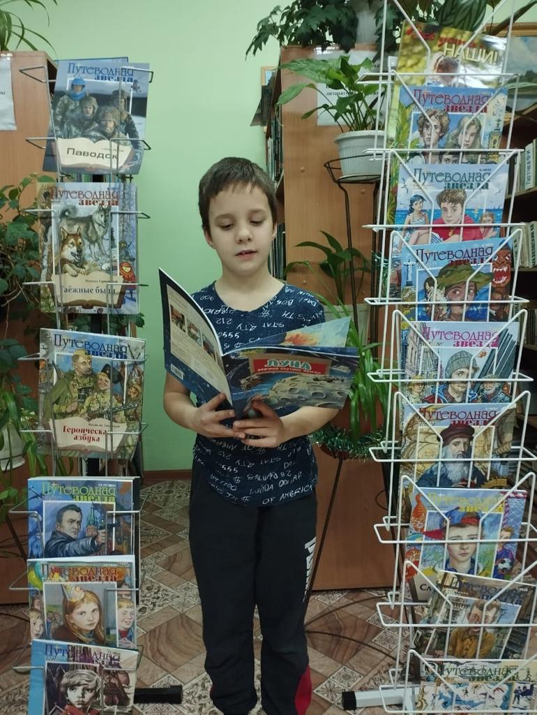 Воспитанники ГБУ ЛО «Тихвинский ресурсный центр» продолжают получать новогодние подарки.