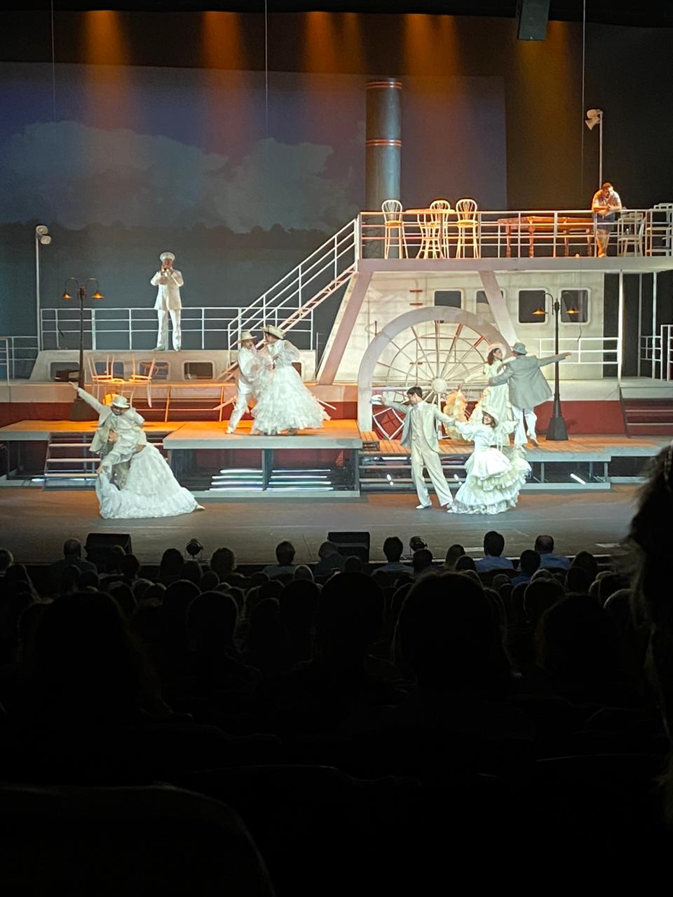 Спектакль "Жестокий роман" в Балтийском Доме в Санкт-Петербурге