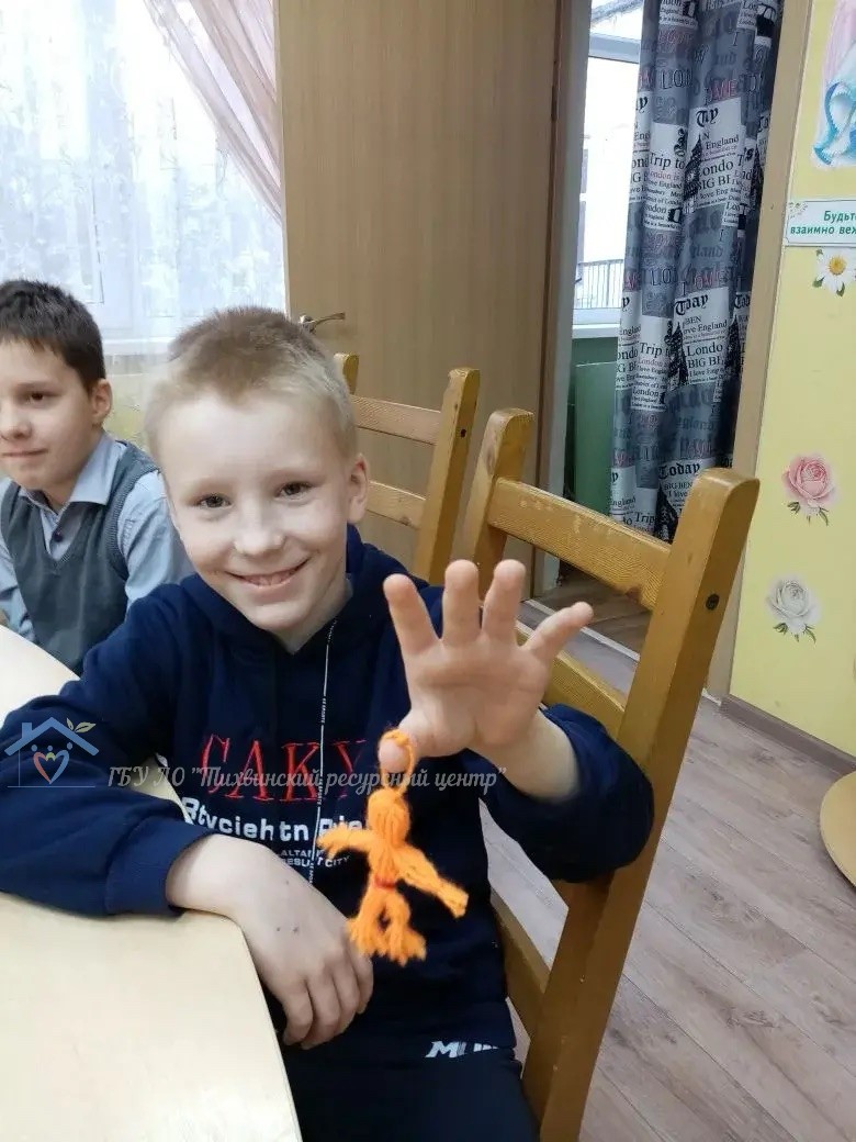 Волшебство из пряжи: в Тихвинском ресурсном центре прошел конкурс «Куколка из ниток»