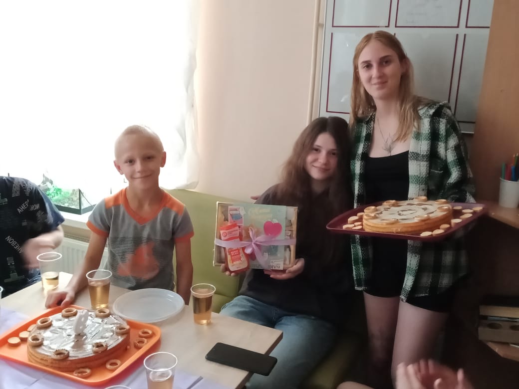 Поздравляем с днём рождения именинников Дарью и Мирона!