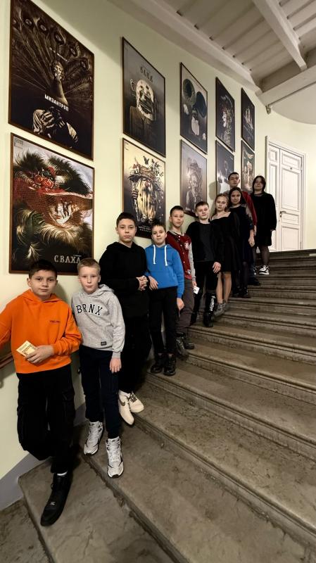 Волшебный мир театра: воспитанники центра посетили спектакль «Золушка»