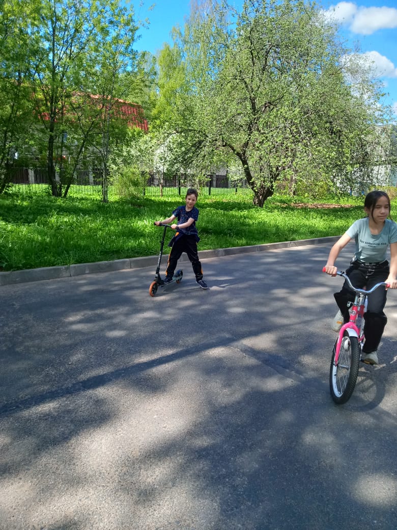 Прогулка на детских площадках