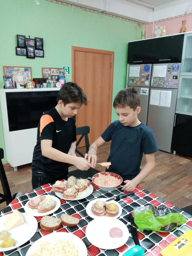 Поздравляем с днем рождения Артема Б.