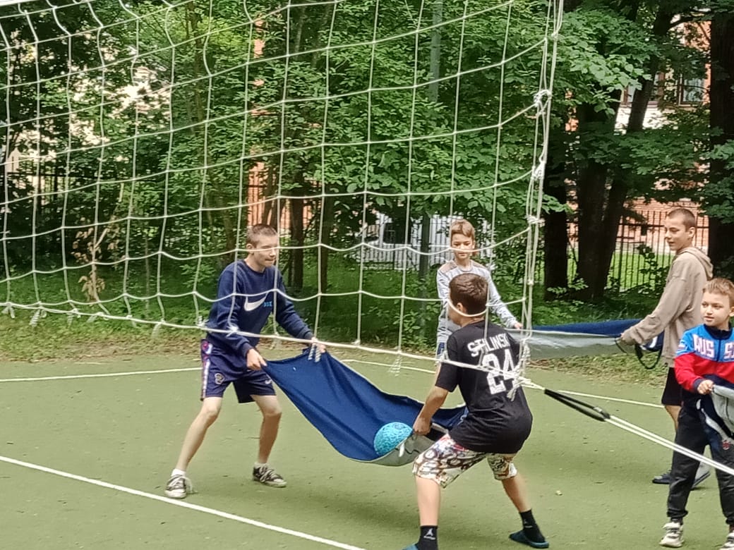 Пионербол пляжными пледами