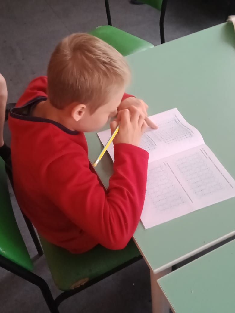 «На досуге летним днём в руки книгу мы берём»