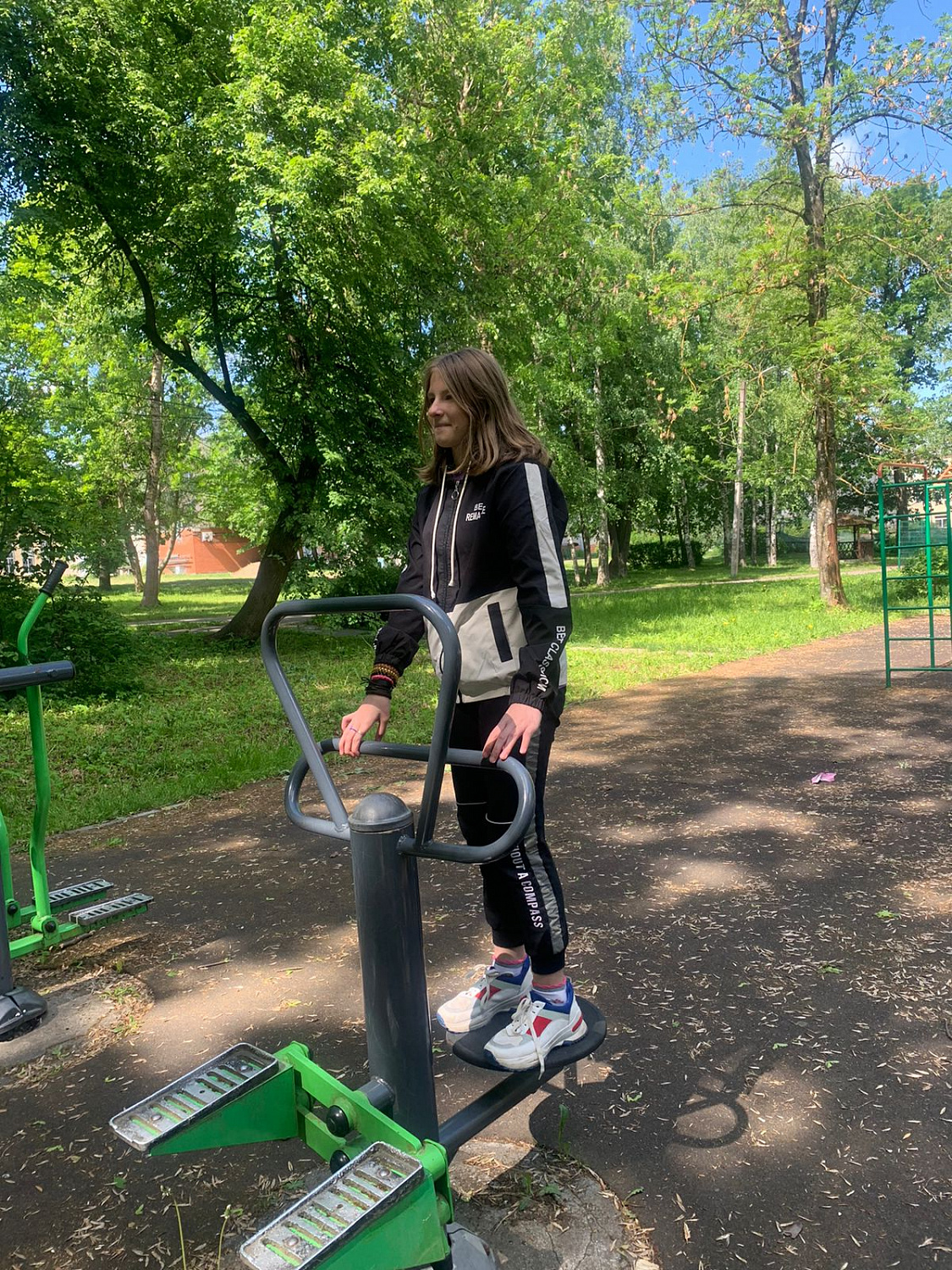 Занятия на уличных тренажёрах