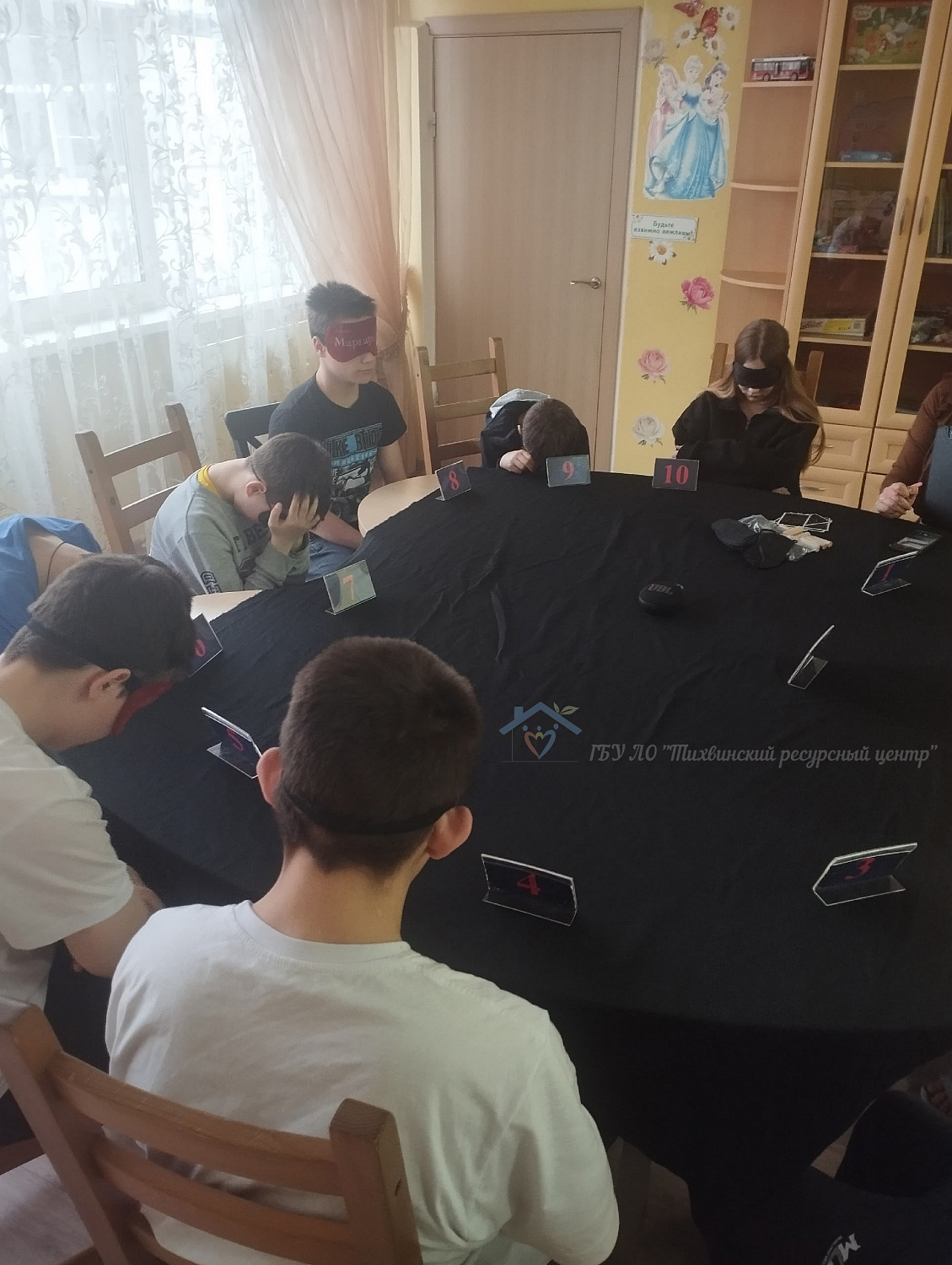 Когда логика встречается с интуицией: вечер «Мафии» в Тихвинском ресурсном центре