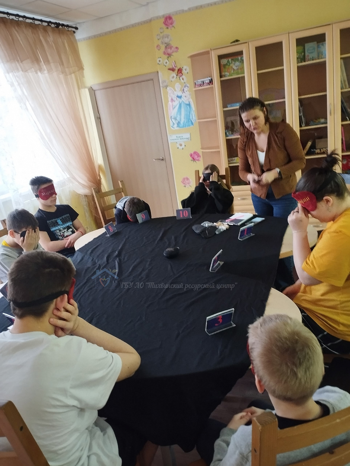 Когда логика встречается с интуицией: вечер «Мафии» в Тихвинском ресурсном центре